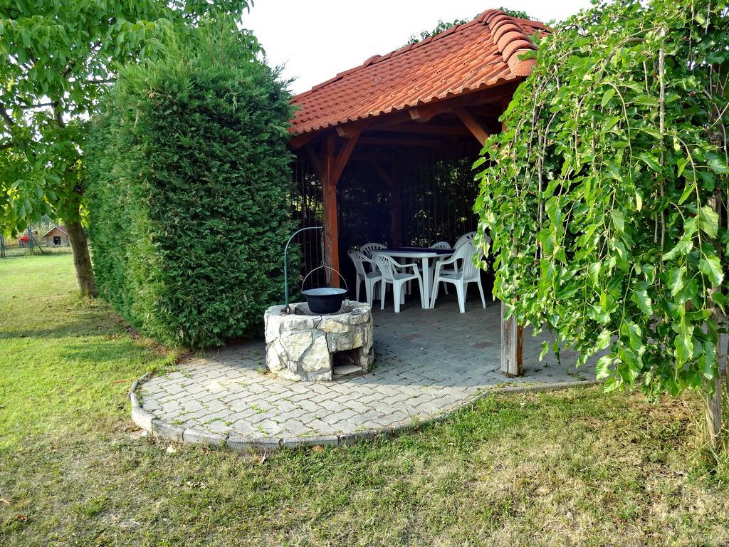 Albizia Apartments Balatonfüred Exteriör bild