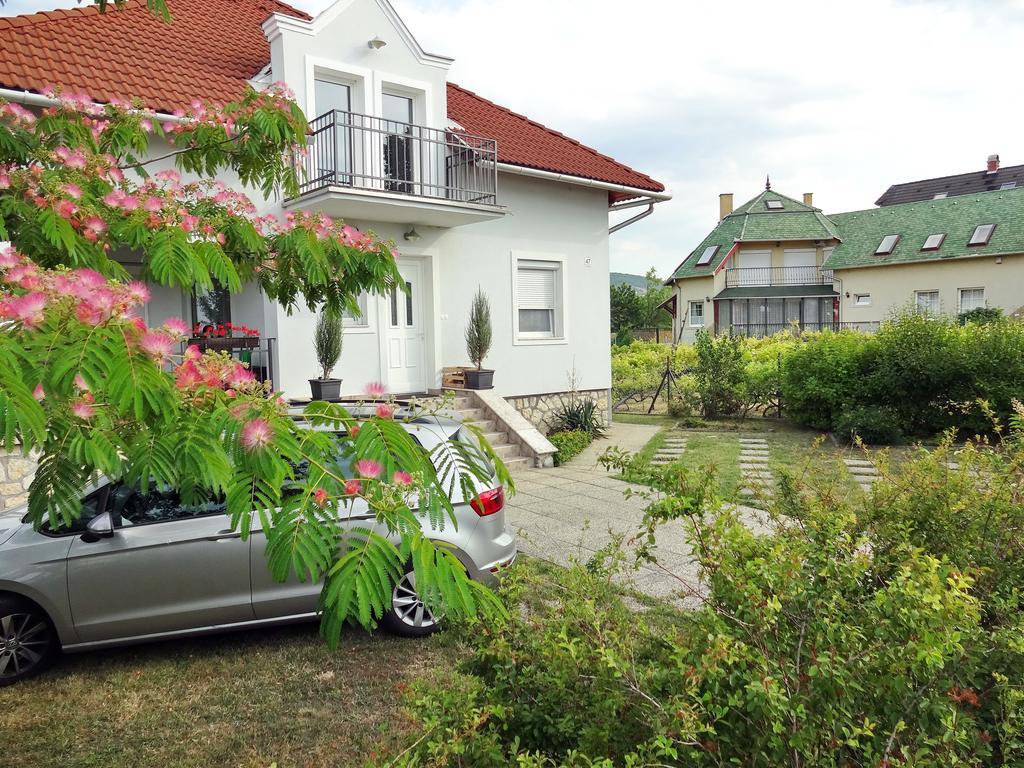 Albizia Apartments Balatonfüred Exteriör bild