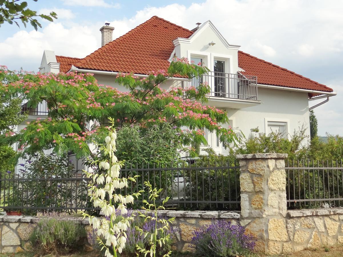 Albizia Apartments Balatonfüred Exteriör bild